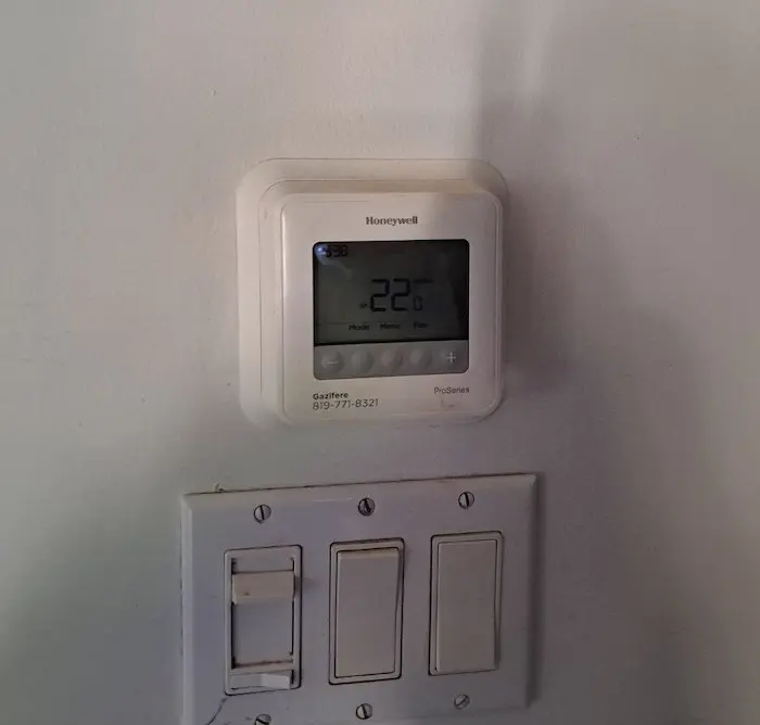 Télécommande et panneau de contrôle d'un échangeur d'air montrant les différents modes de fonctionnement